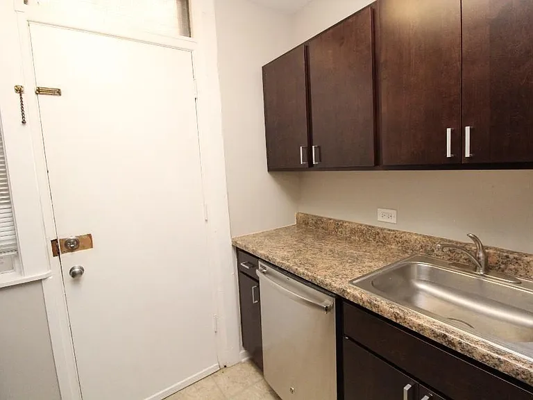 2306 N Clark St #4S — Photo 4