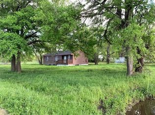 702 Pacific St E, Honey Grove, TX 75446