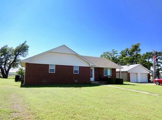 1701 N Falcon Rd, Elk City, OK 73644