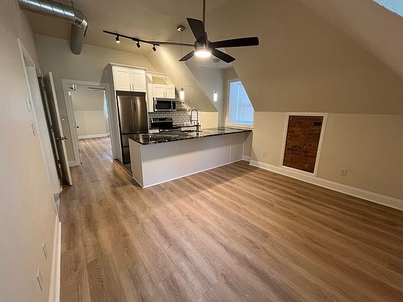 4th image of 139 S Fairmount St #302