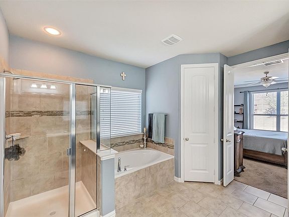 2nd image of 3916 Heritage Park Dr