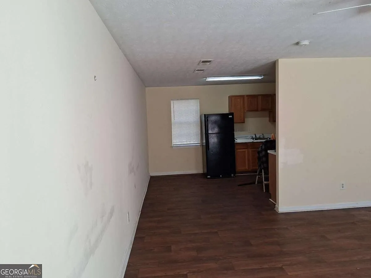 2 bed, 1.5 bath, 1089 sqft, $1,200 — Photo 2