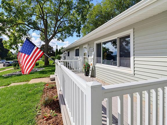 3rd image of 1224 Mackinac AVENUE