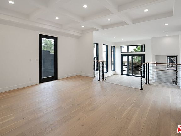 5th image of 3523 Dixie Canyon Pl