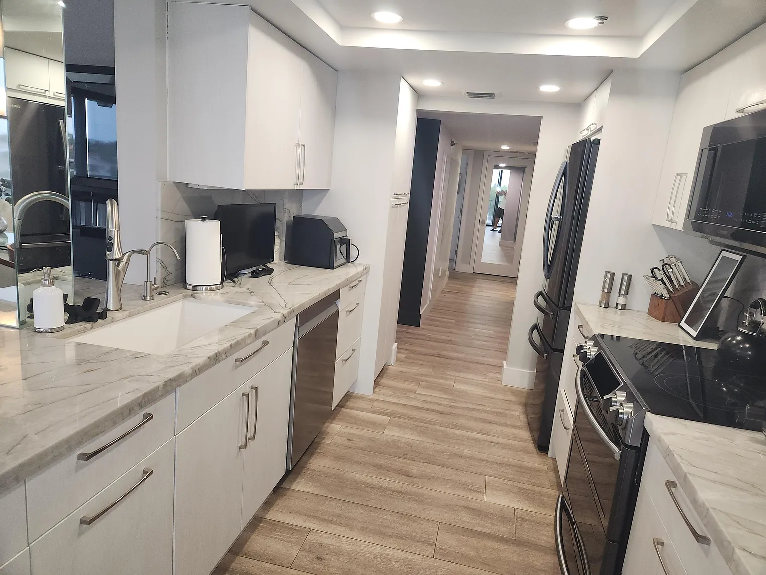 3 bed, 2.0 bath, 1749 sqft, $6,500 — Photo 2