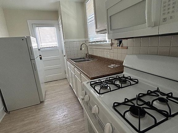 3rd image of 594 De Votie Ave #1