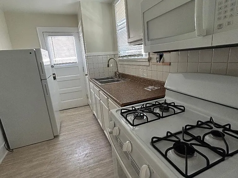 594 De Votie Ave #1 — Photo 3