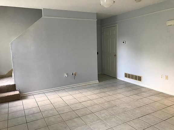 4th image of 400 Richmond Ave