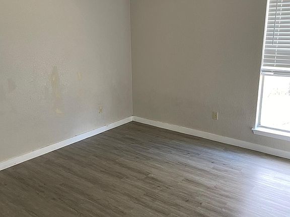 5th image of 615 Greenlawn Blvd