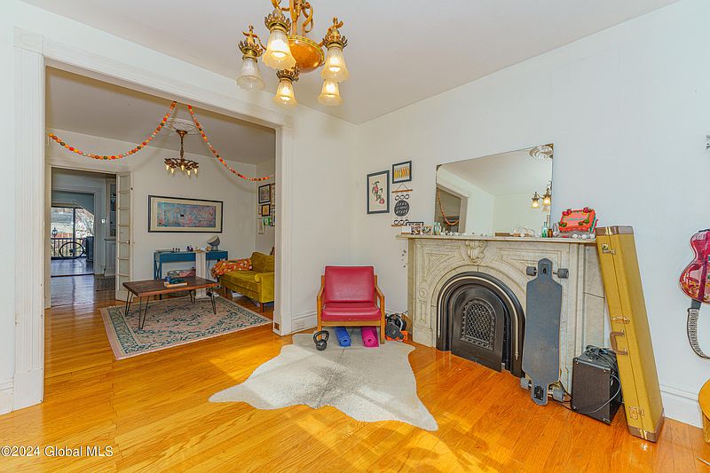 3rd image of 49 Christie Street