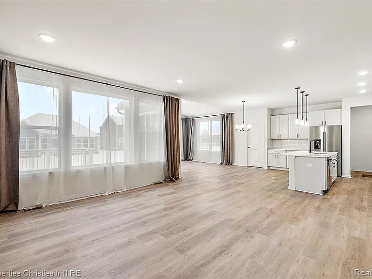 2436 Parkshore Dr — Photo 12