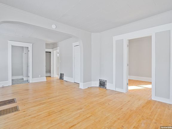 5th image of 726 S Commercial St #726