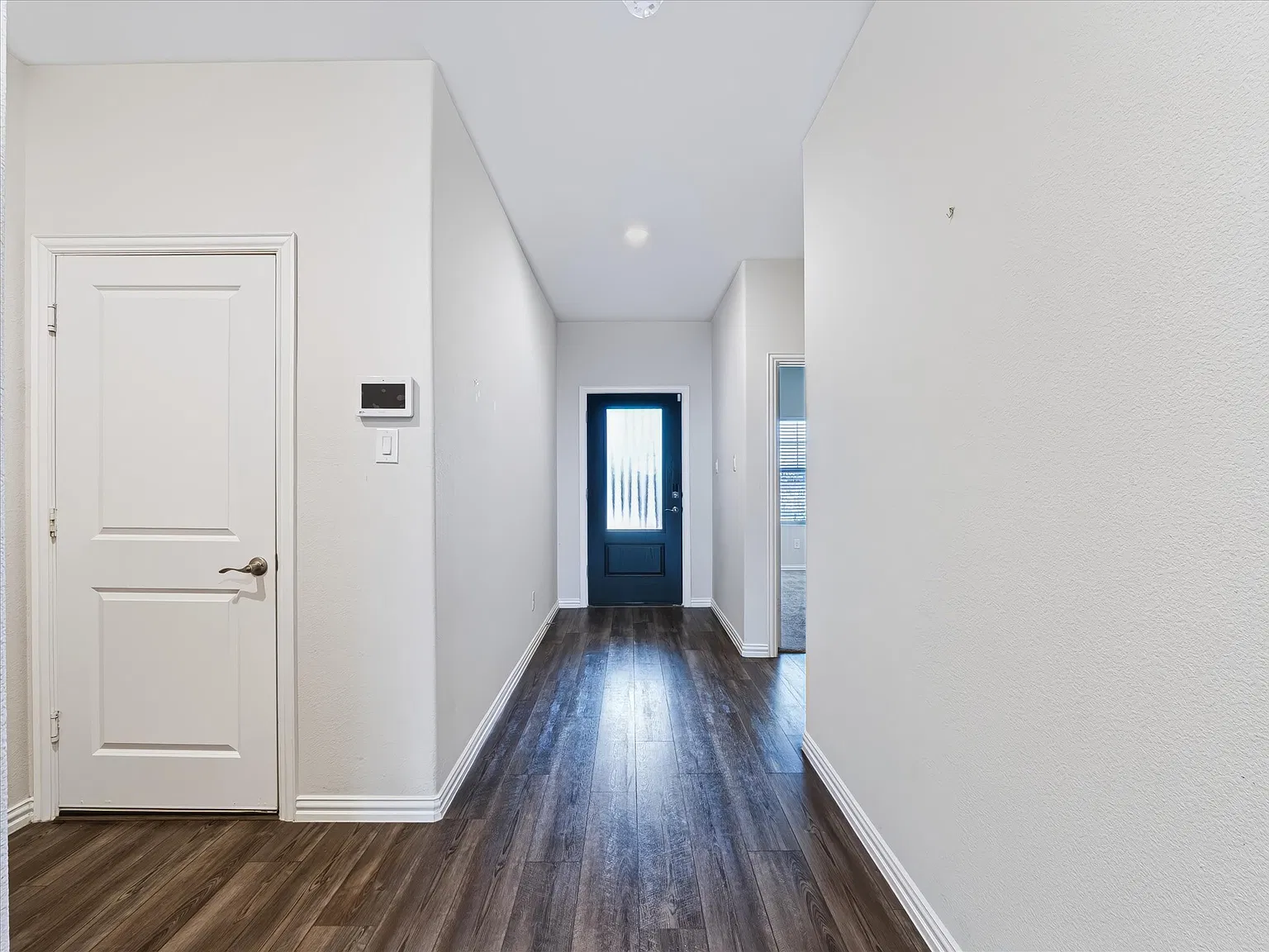 4 bed, 2260 sqft, $2,500 — Photo 4