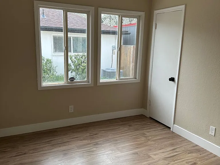 227 E Louise Ave — Photo 20