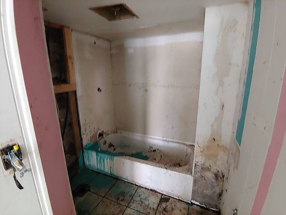 4th image of 311 Pond St