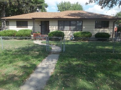 100 E 16th St, Yankton, SD, 57078