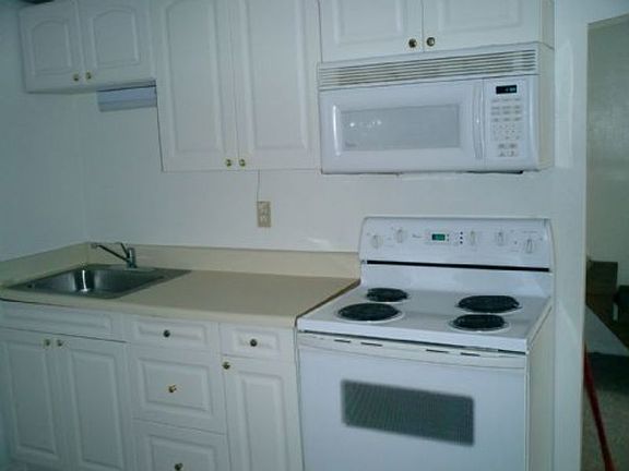 2nd image of 319 E Pierce Ave