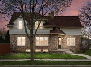 531 E Hampton Rd, Whitefish Bay, WI 53217