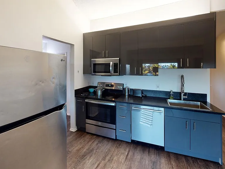 831 Cliff Dr — Photo 40
