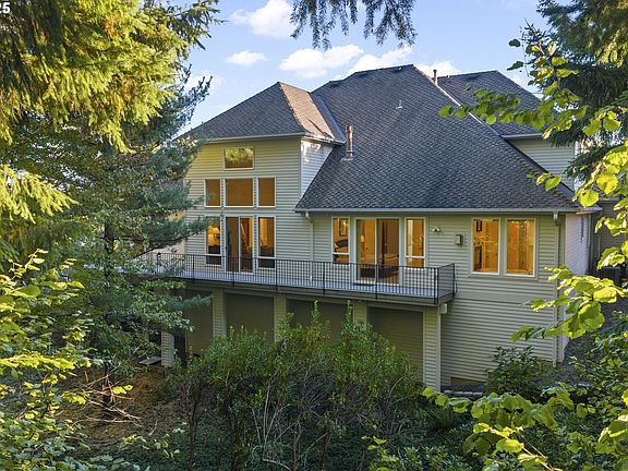 2nd image of 3849 SE Saint Andrews Pl