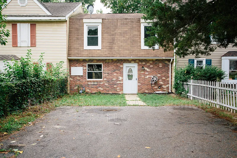 3 bed, 1.0 bath, 1248 sqft, $1,850 — Photo 1