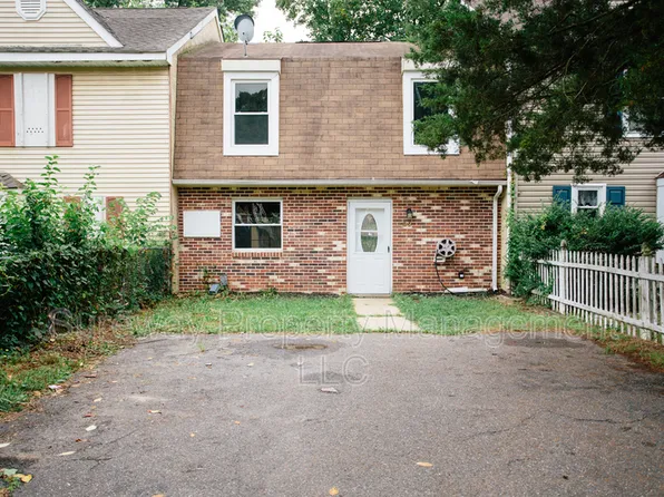 22 Presidential Dr, Sicklerville, NJ 08081