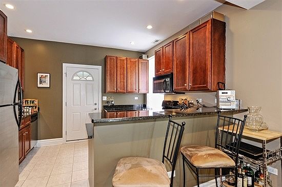 4th image of 1261 W Granville Ave APT 2