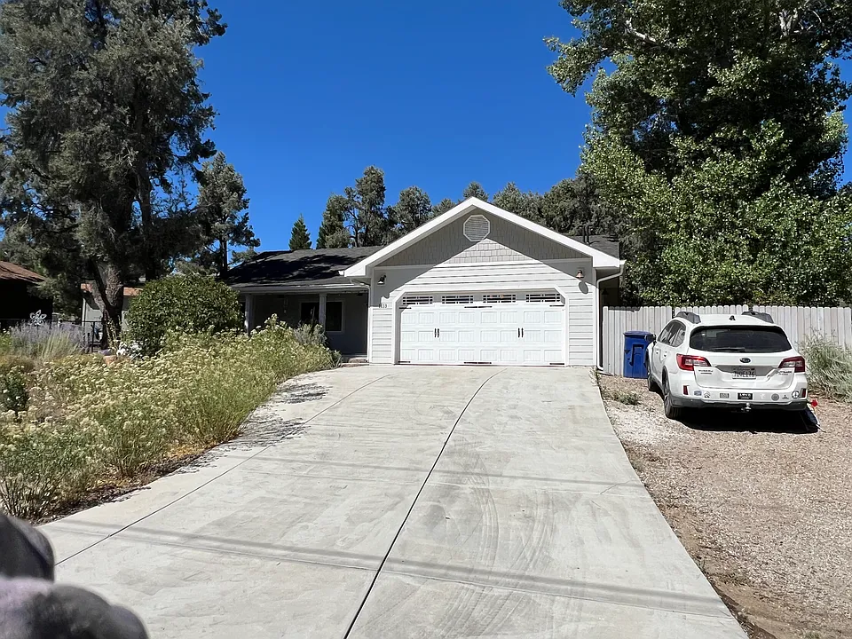 1113 Lion Ln