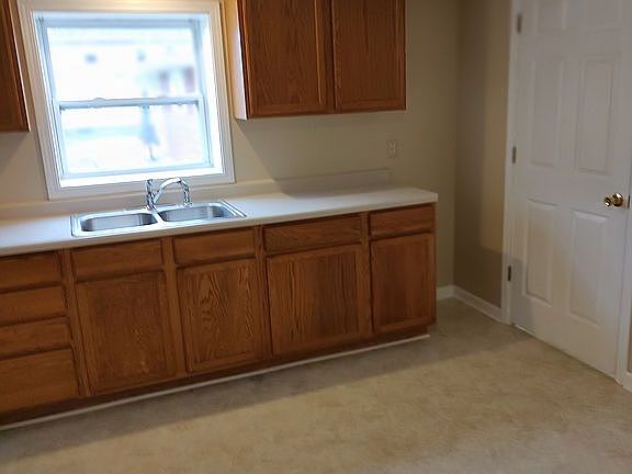 5th image of 113 W 12th St