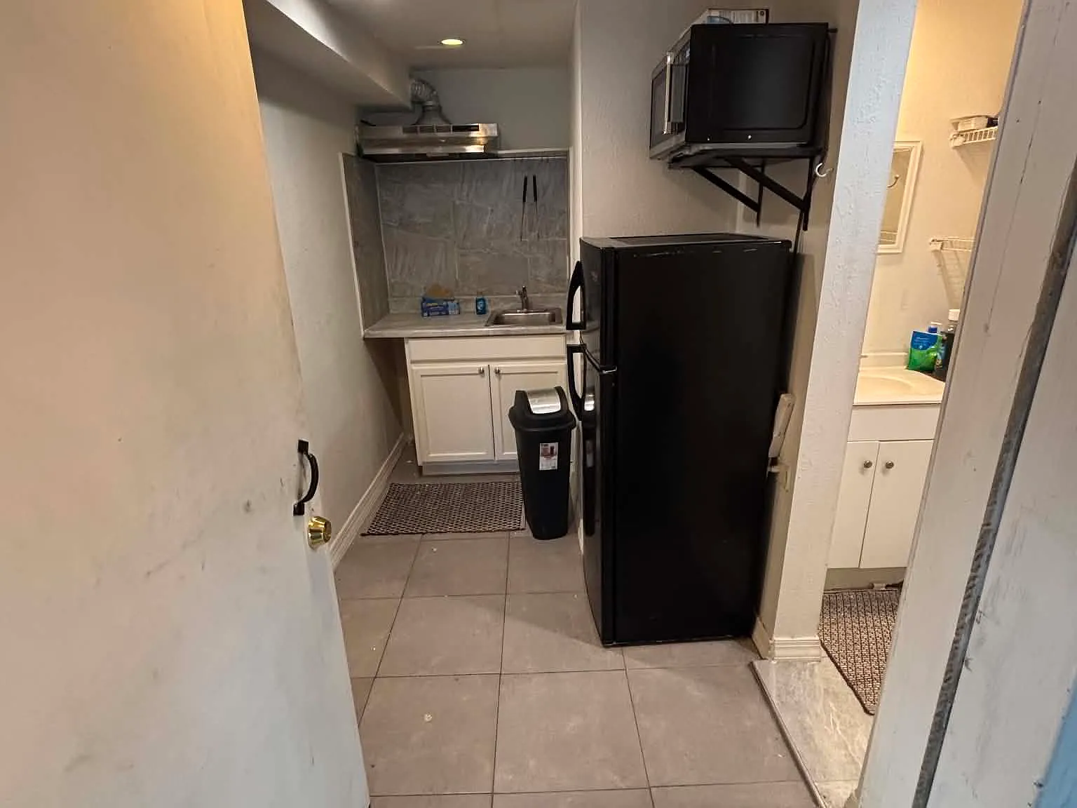 Studio, 450 sqft, $900 — Photo 3