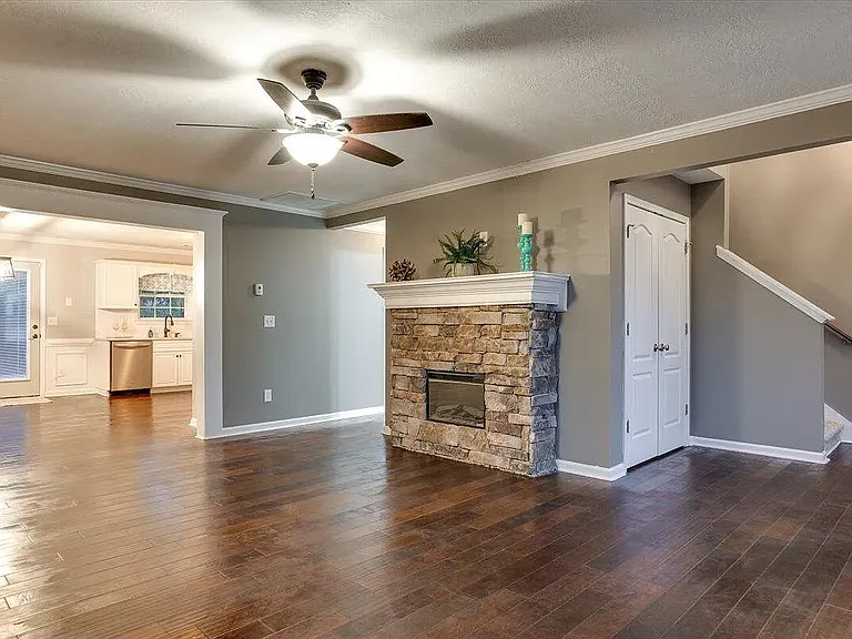 756 Keyes Dr — Photo 3