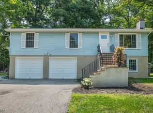 148 Papscoe Rd, Hewitt, NJ 07421