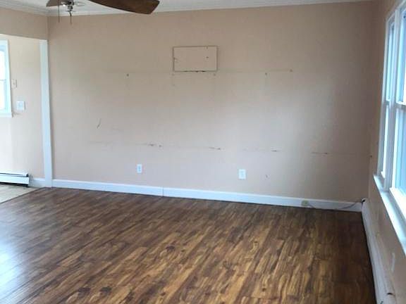 3rd image of 894 Salem Dr