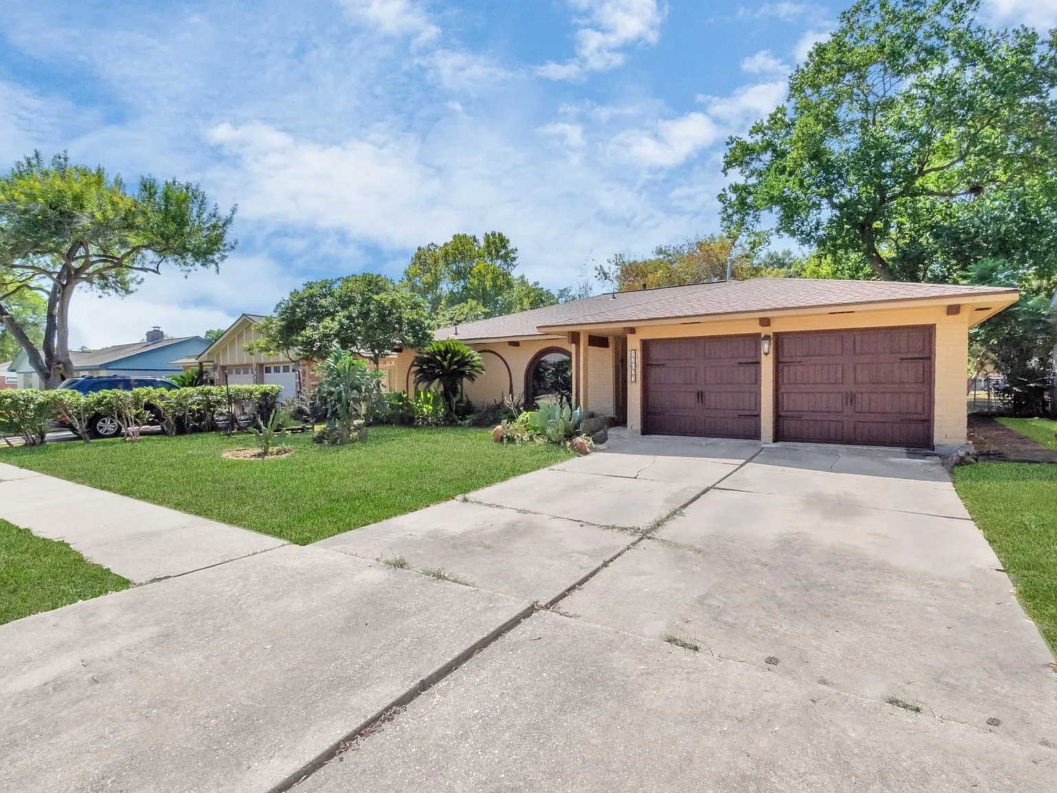 3 bed, 2.0 bath, 1383 sqft, $1,825 — Photo 2