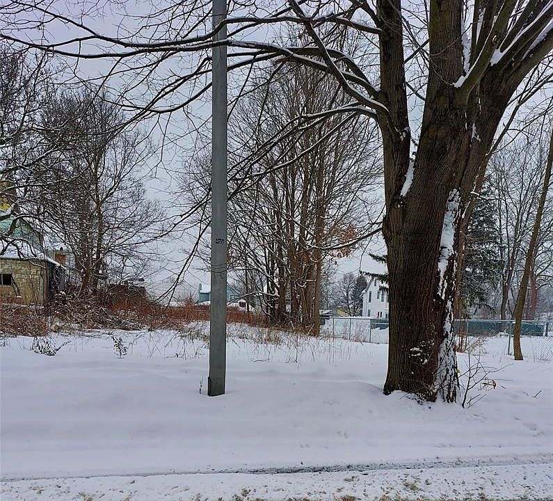 1st image of 32 Carroll St