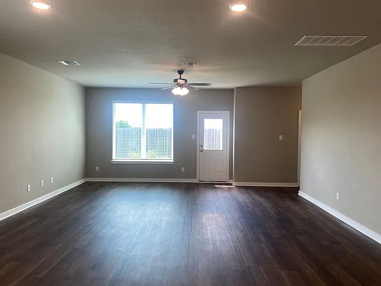 1242 Dowdy Dr — Photo 2