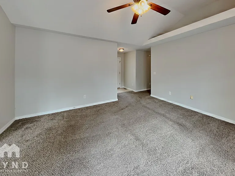 624 S Mahn Ave — Photo 5