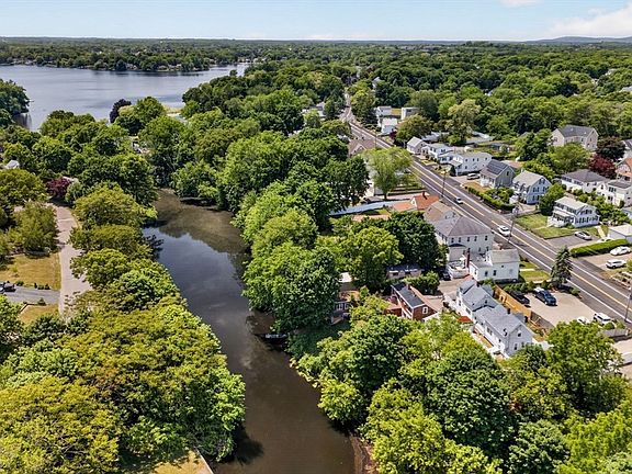 5th image of 40 Lake St