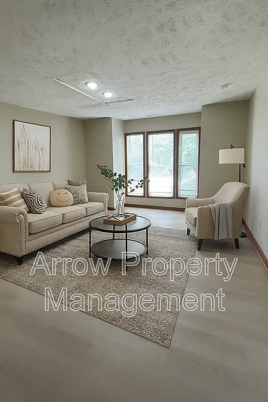 6 bed, 2.0 bath, 1960 sqft, $1,800 — Photo 1