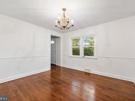 5th image of 409 N Pine St