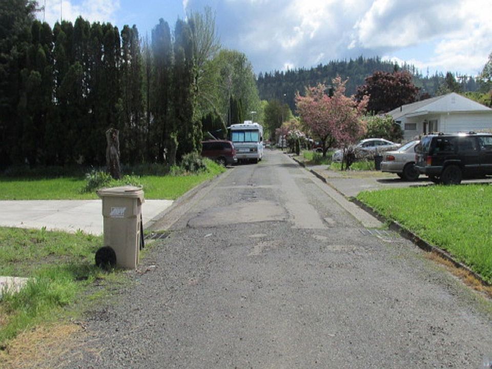 2nd image of 555 Ralston Dr