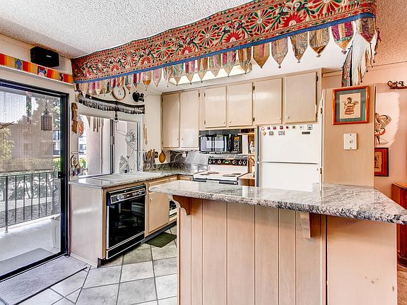 3rd image of 7835 Cowles Mountain Ct Unit B40