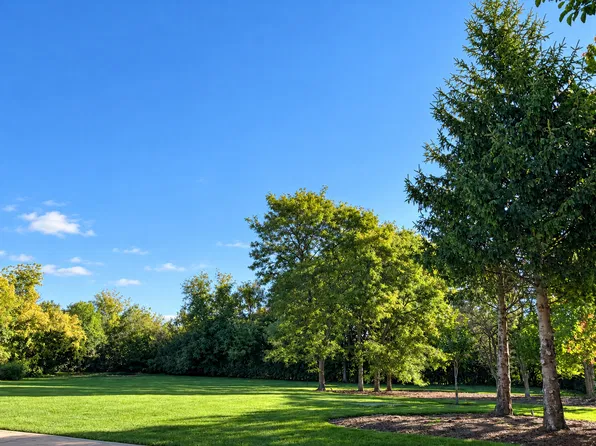 1370 Rosemary Ln, Northbrook, IL 60062