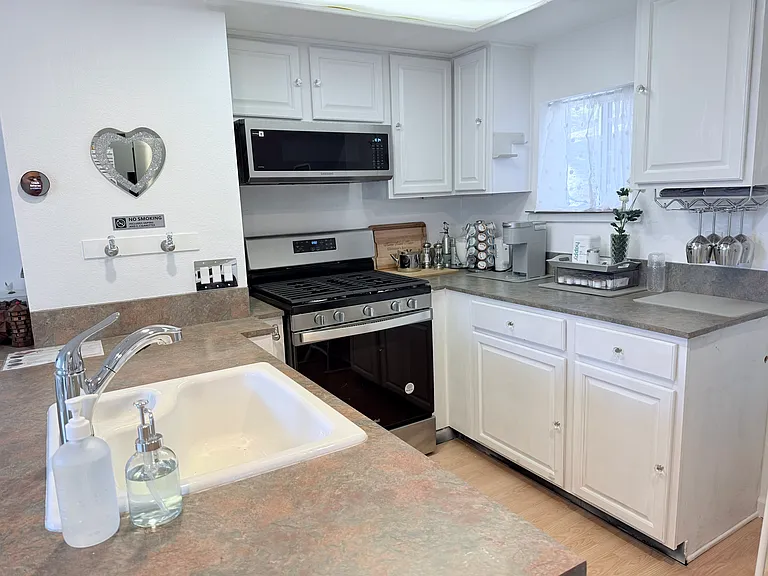 2140 Hollymont Dr — Photo 17