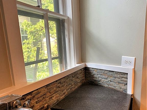 3rd image of 40-42 West St #42-4