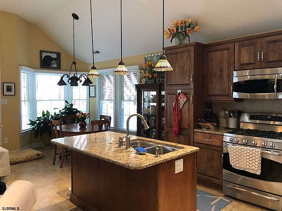 4th image of 3718 Asbury Ave Floor 2