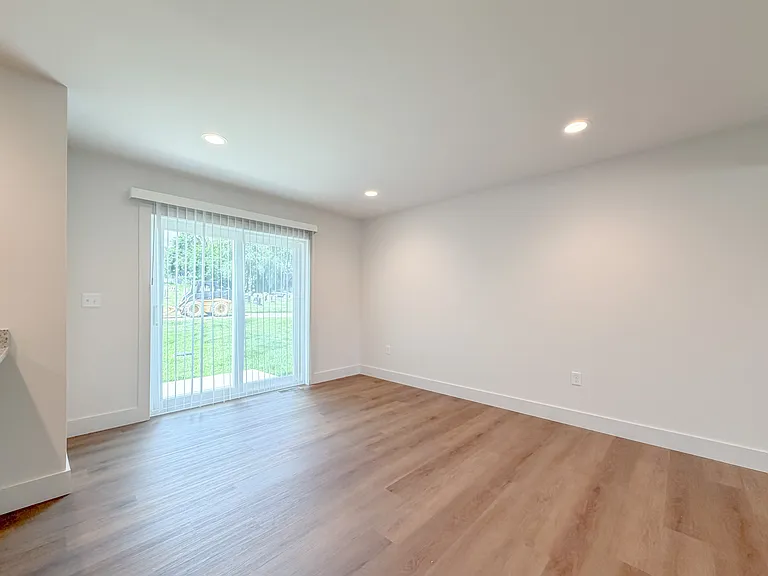271 Locust St — Photo 10