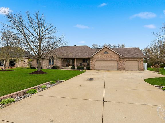 3rd image of 2239 Fox Run Dr