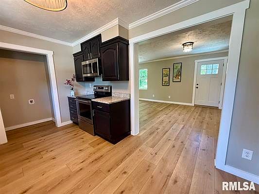 5th image of 507 W Grand Ave