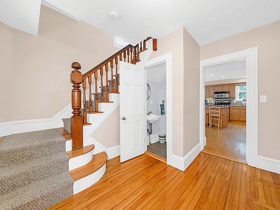 3rd image of 21 Kernwood Ave